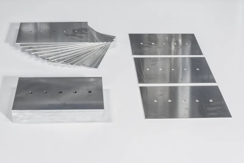 Gefräste Aluminiumplatten mit Bohrungen