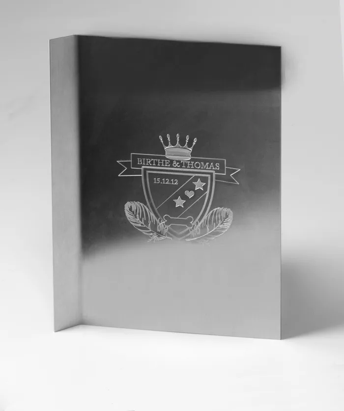 Aluminiumblech mit eingefräster Wappen-Gravur